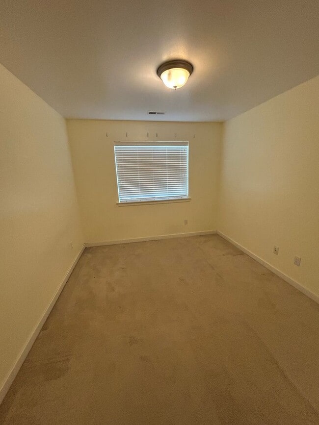 Building Photo - Beautiful Three Bedroom House for Rent in ...
