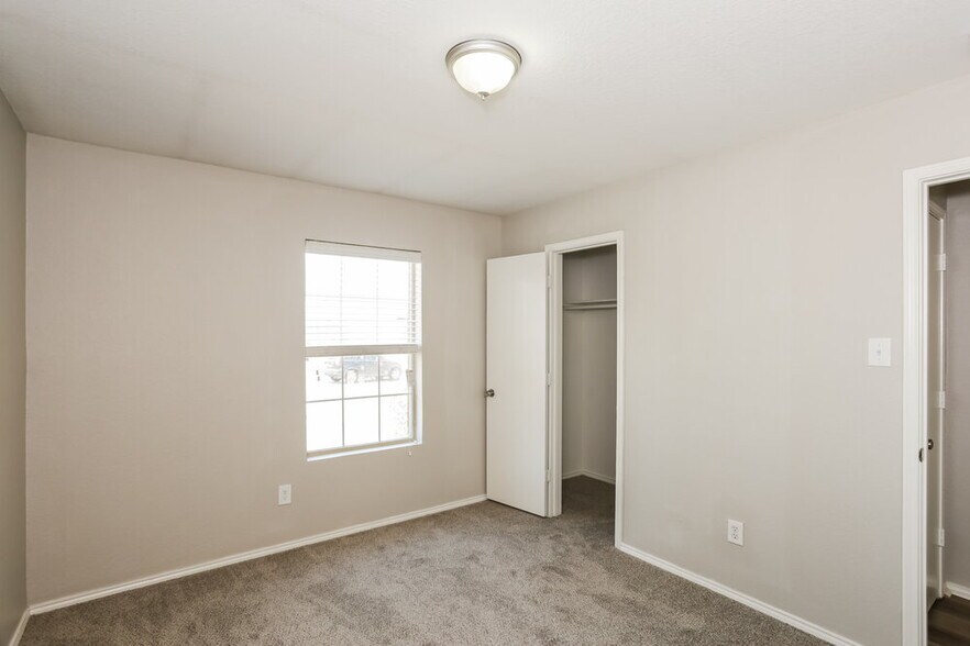 Building Photo - 1520 Castle Ridge Rd