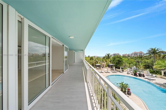 Building Photo - 400 South Pointe Dr