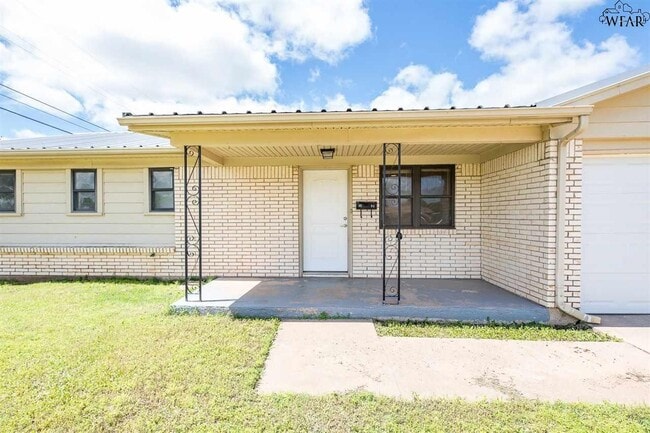 Building Photo - 4004 Hooper Dr
