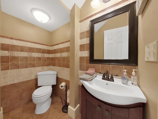 Building Photo - 614 8th St N