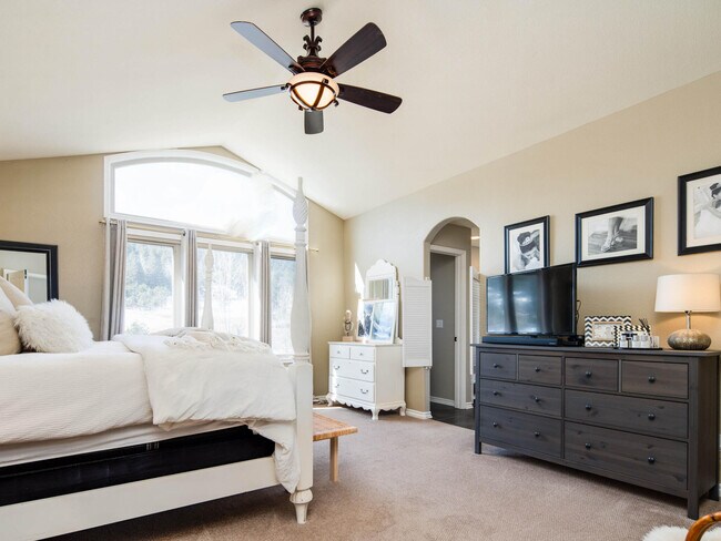 Building Photo - 30390 Beaver Creek Ln