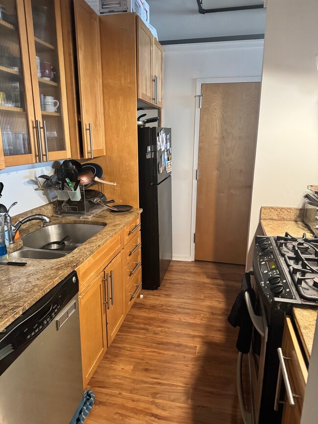 Building Photo - 262 Friend St