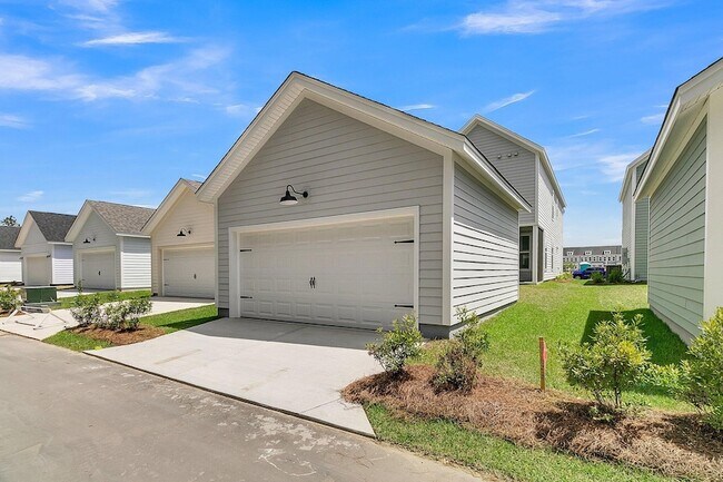 Building Photo - 110 Crimson St