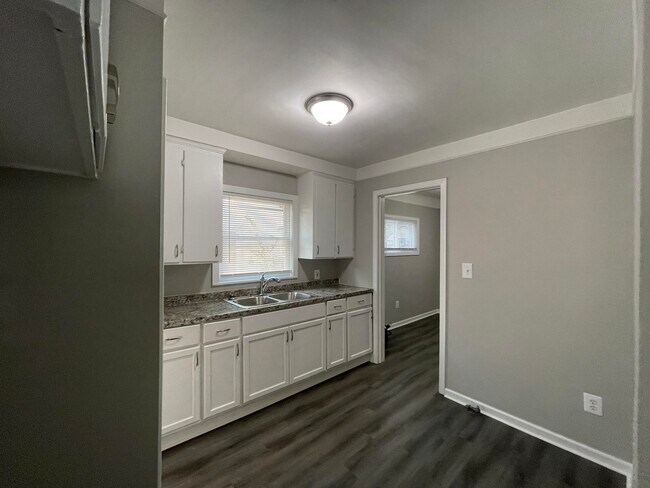 Building Photo - 18943 Greydale Ave