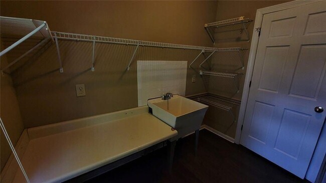 Building Photo - 5005 Johns Creek Ct