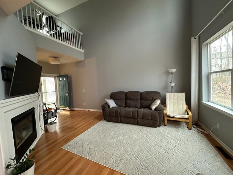 Building Photo - 7791 Everest Ln N