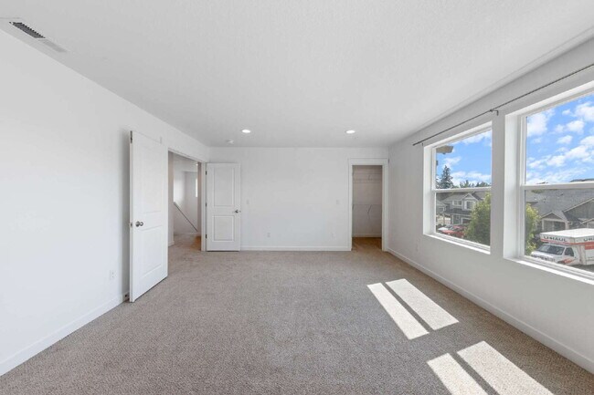 Building Photo - Large Recent Construction Home with Bonus Room!