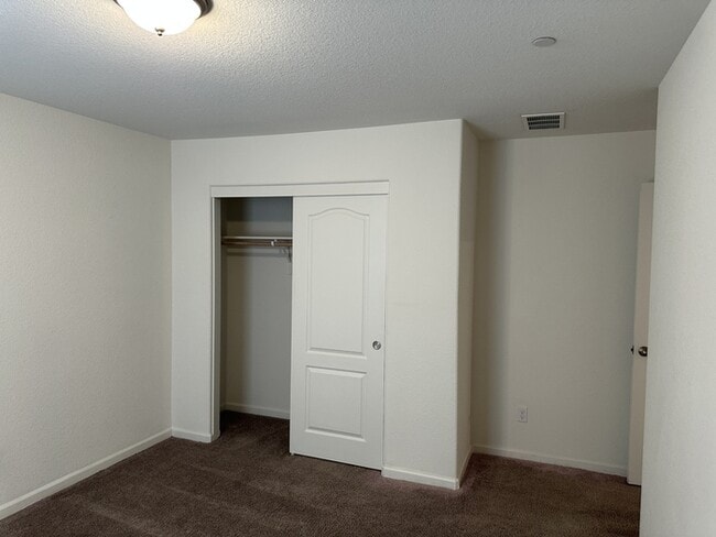 Building Photo - Manteca 5 Bedroom, 3 Bath Executive Style ...
