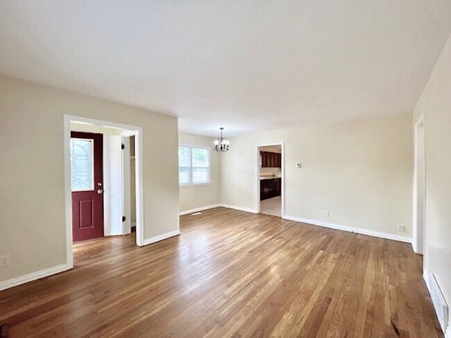 Building Photo - 920 E Cucharras St