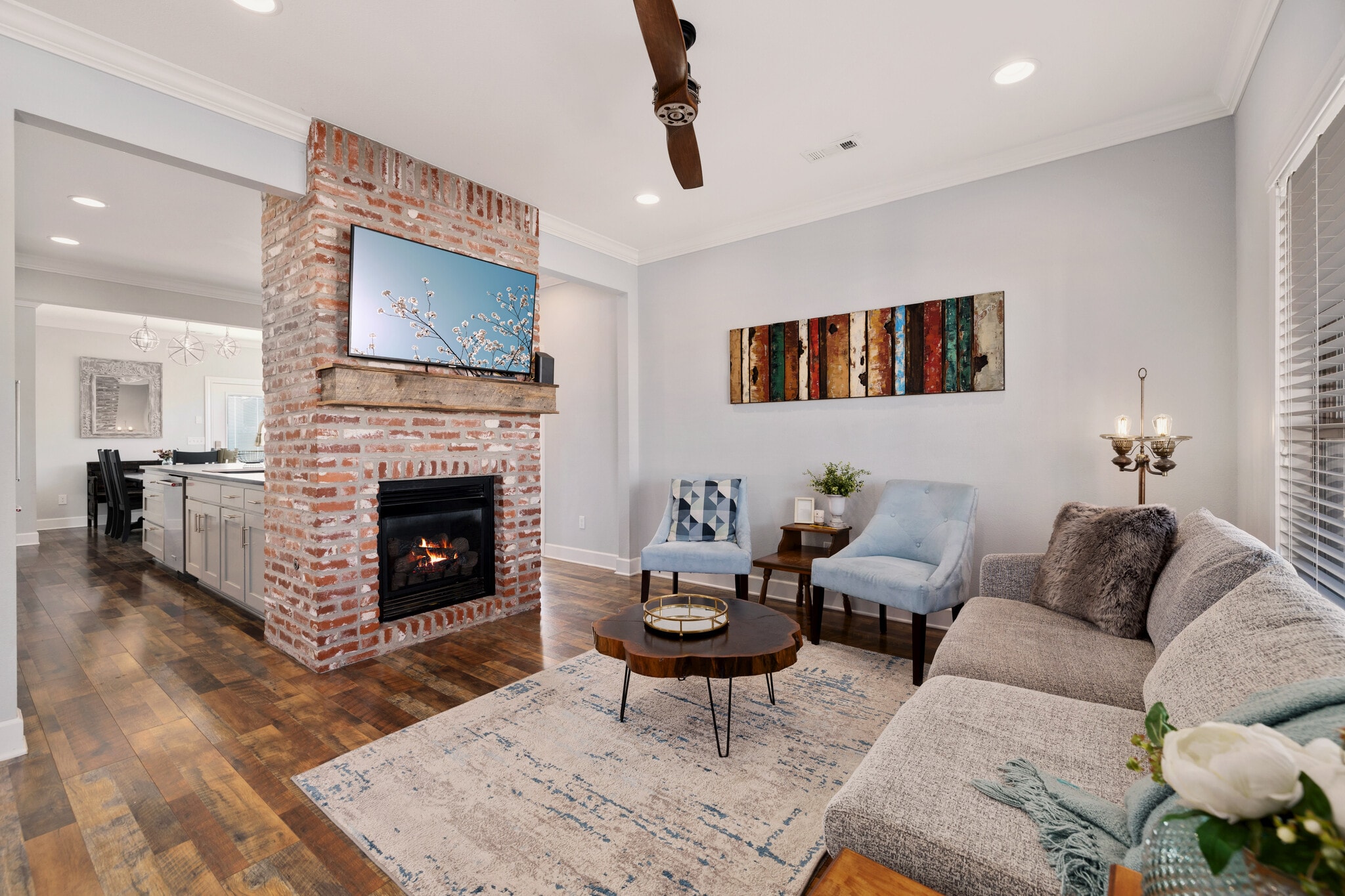 Building Photo - 618 W Poplar St