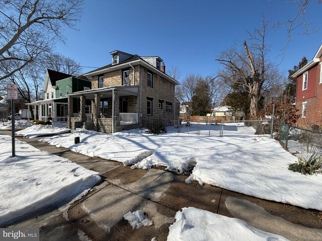 Building Photo - 317 W Broad St