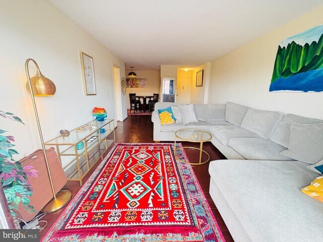 Building Photo - 700 7th St SW