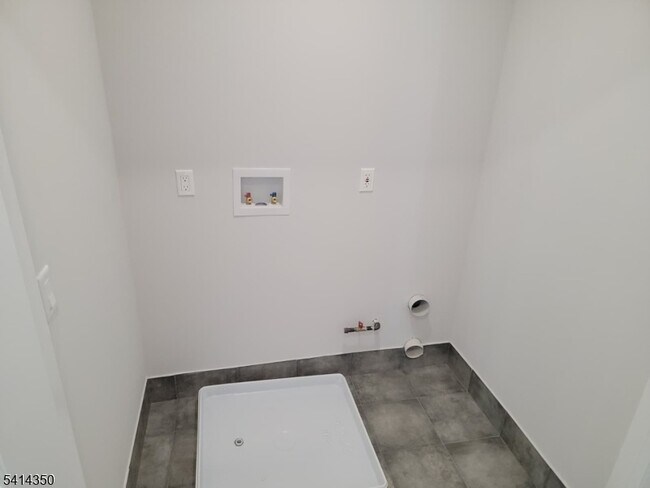 Building Photo - 118 Shephard Ave