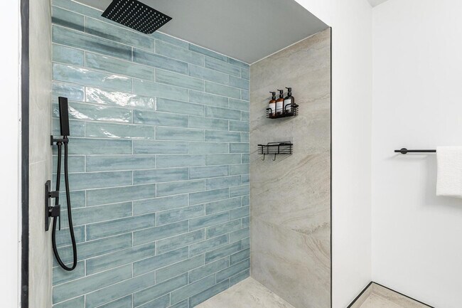 Building Photo - 1336 NE 14th Ave