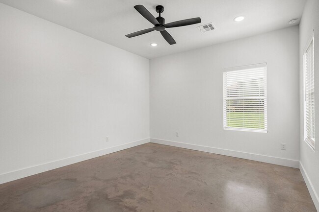 Building Photo - 3010 Alpha Wolf Ct