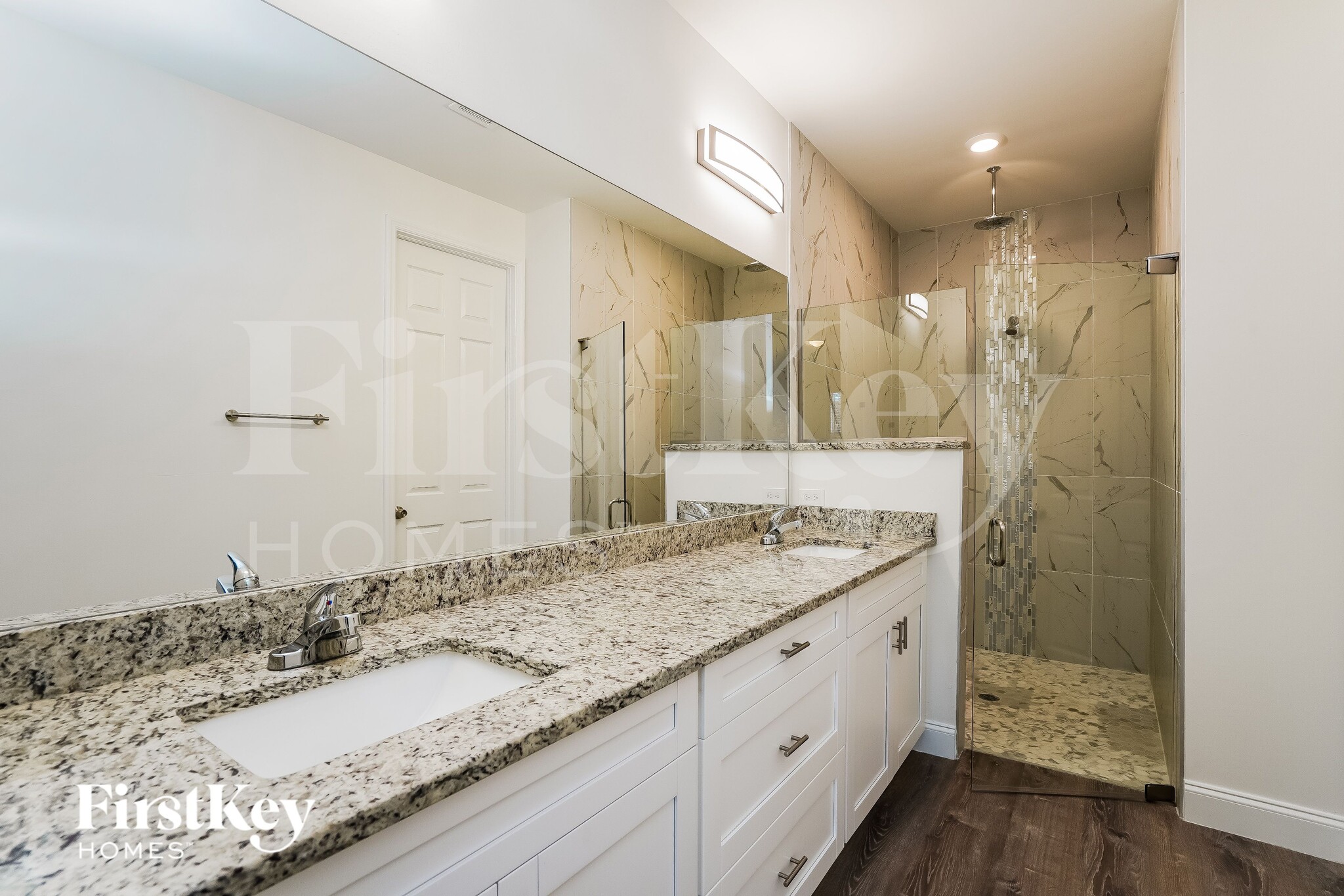 Building Photo - 741 Chestnut St E