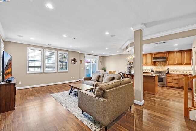 Building Photo - 588 Dovecote Ln