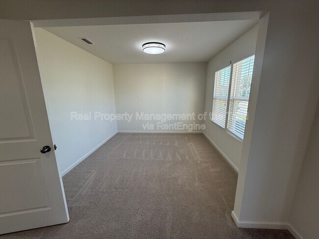 Building Photo - 1311 Red Deer Dr