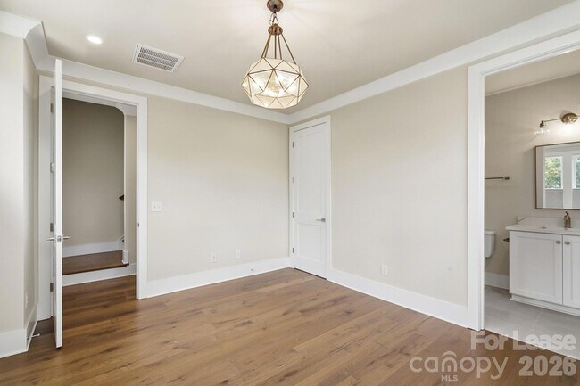 Building Photo - 2428 Runnymede Ln