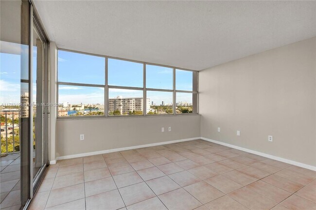 Building Photo - 1300 NE Miami Gardens Dr