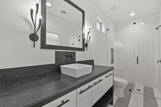 Building Photo - Exclusive Montrose Residence W/ High-End D...