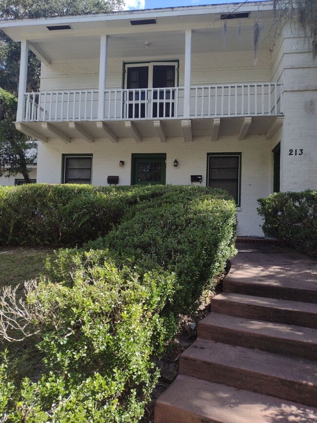 Building Photo - 215 NE Blvd