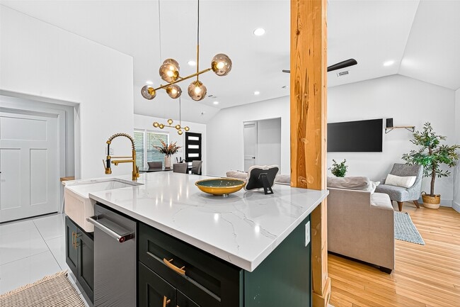 Building Photo - 5121 Locust St