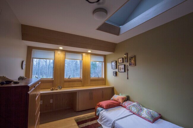 Building Photo - 1940 S Badour Rd