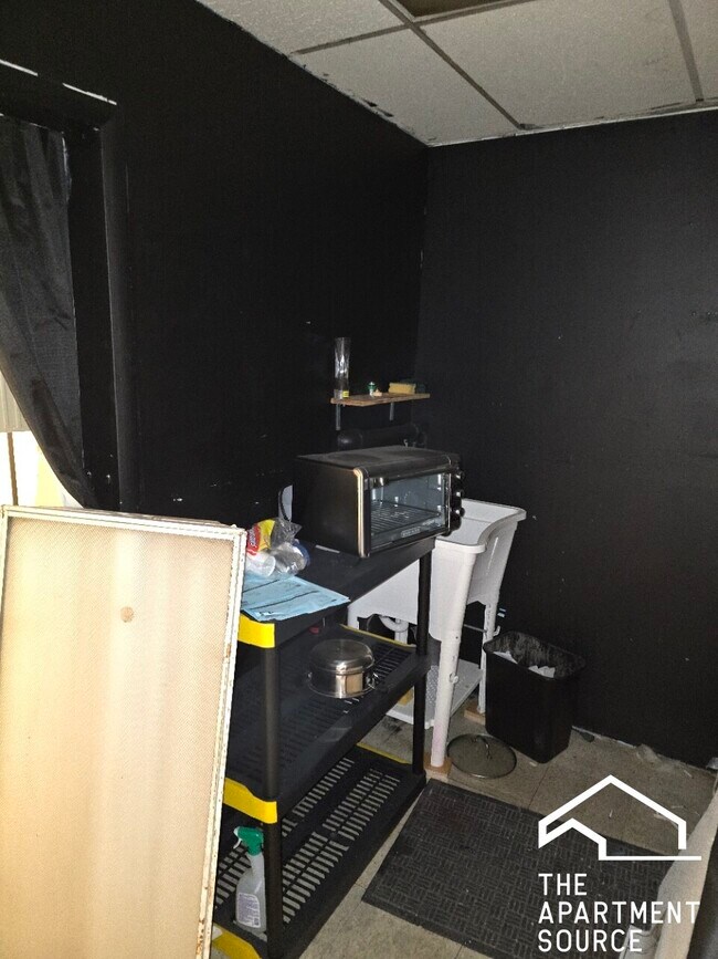 Building Photo - 5459 W Chicago Ave