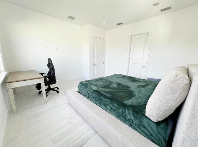 Building Photo - 8486 Ivy Stark Blvd