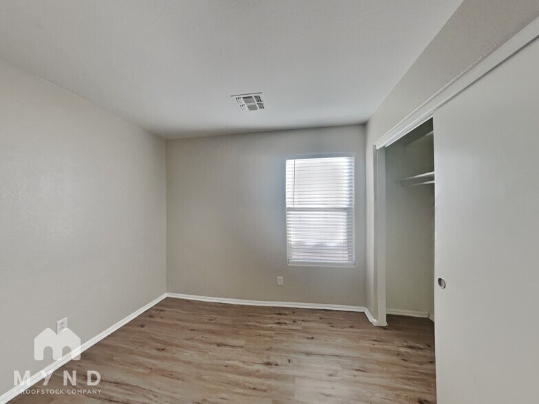 Building Photo - 41613 W Sunland Dr