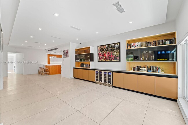 Building Photo - 3748 Prairie Ave