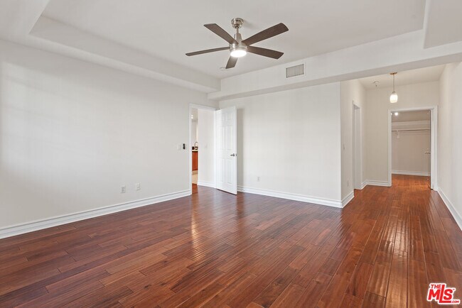 Building Photo - 107 N Swall Dr