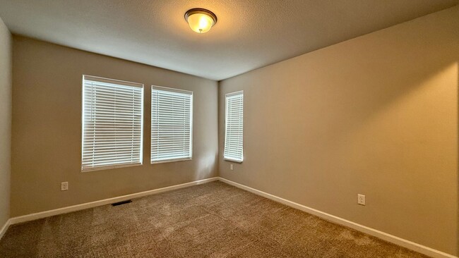 Building Photo - Move in ready on Birmingham!