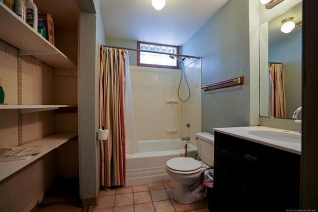 Building Photo - Charming 1920s Midtown bungalow with lots of space and character