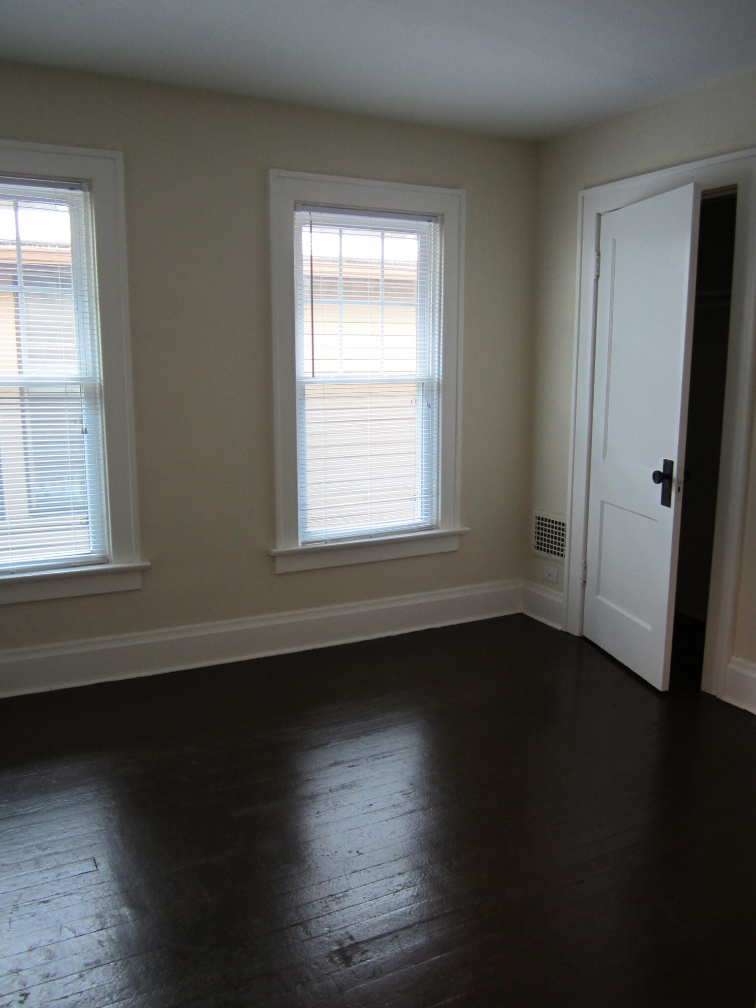 Building Photo - 2444 Deming Ave