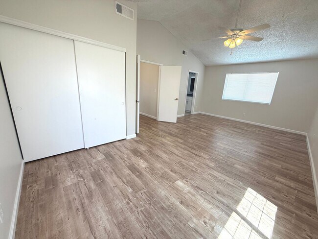 Building Photo - GORGEOUS 3BED/2.5BATH SINGLE FAMILY HOME