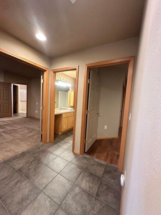 Building Photo - Beautiful Fancher Heights Home for Rent