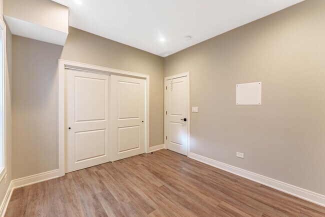 Building Photo - 4937 N Albany Ave