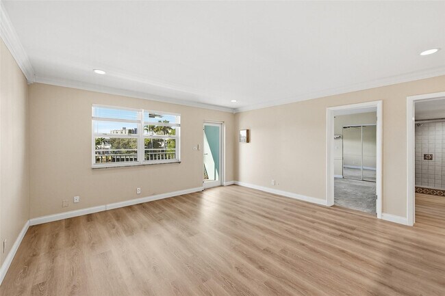 Building Photo - 801 NE 18th Ct