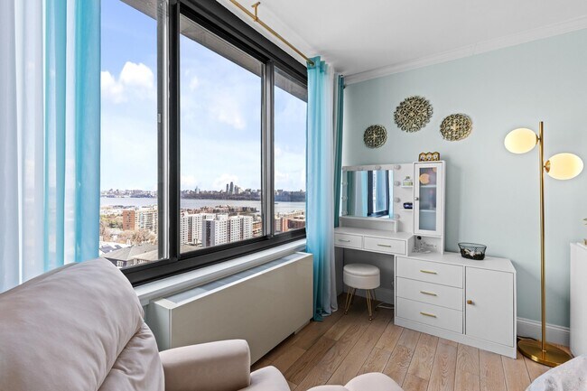 Building Photo - 9060 Palisade Ave