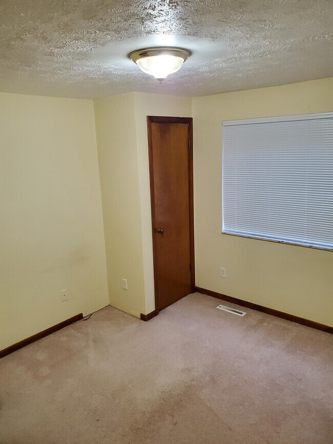 Building Photo - 595 S Ruffner Rd