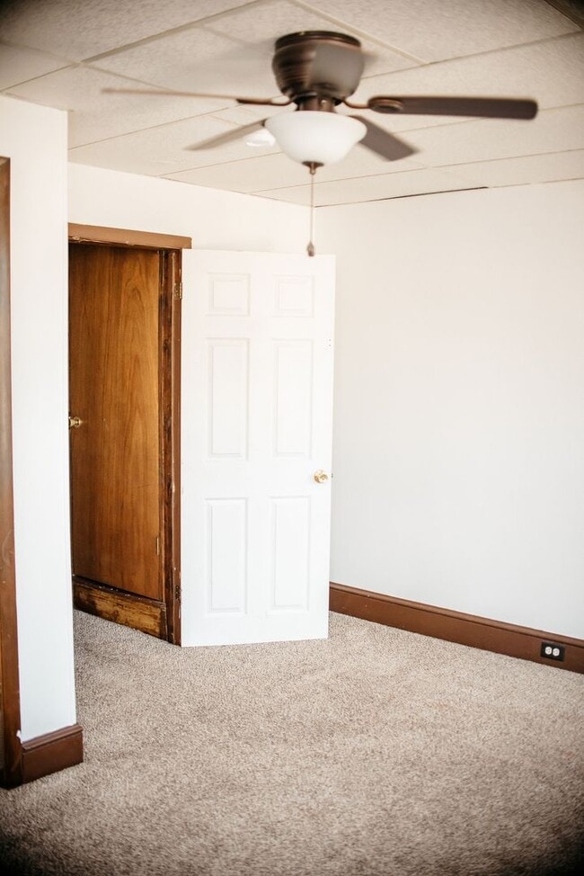 Building Photo - 3 Bedroom, 2 Bath Rown Home, 1st Floor Features 1 Bed and 1 Bath