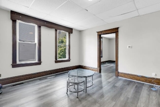 Building Photo - 413 Forest Ave