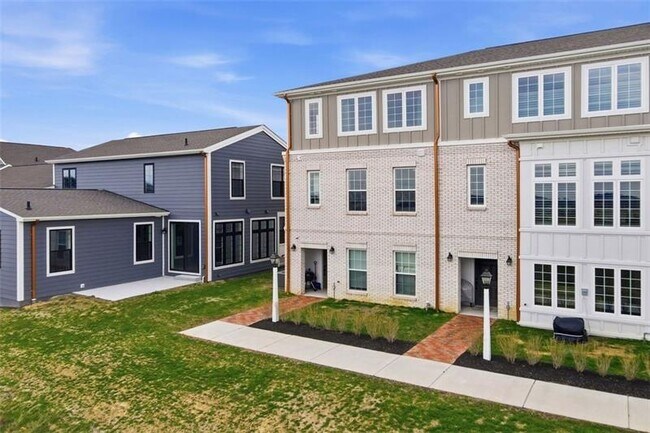 Building Photo - 104 Founders St