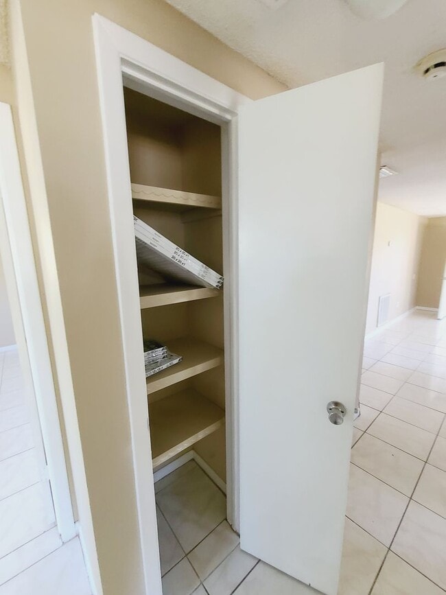 Building Photo - Charming Four Bedroom One Bathroom House p...