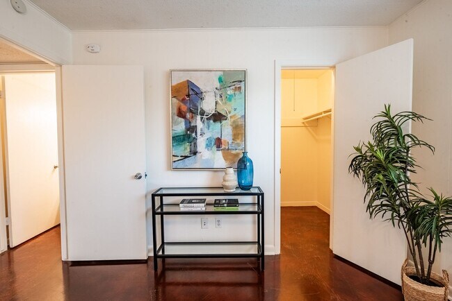 Building Photo - 3914 Ave D Ave