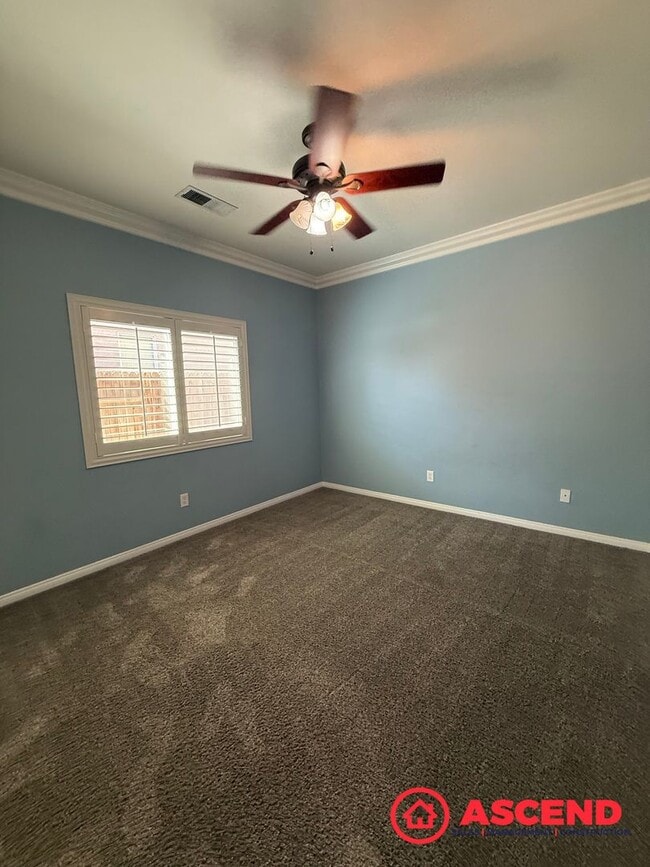 Building Photo - ** Move In Special! **Charming Home in Olive Dr Area!