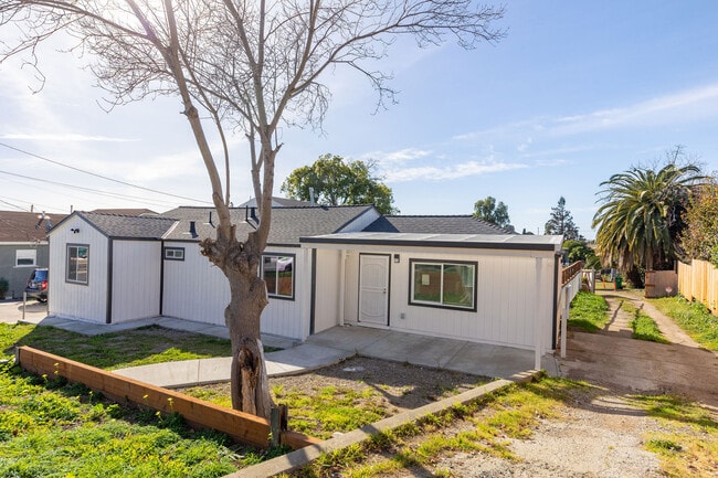 Building Photo - 1671 Mono Ave